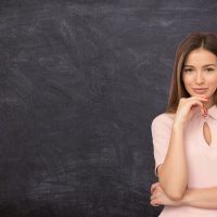 一位年轻教师在校对教学通3.0 教程文档，桌上放着摊开的教材